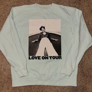 HARRY STYLES LOVE ON TOUR CREWNECK